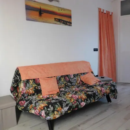 Casa Nobile Bussana Vicino The Mall アパート *